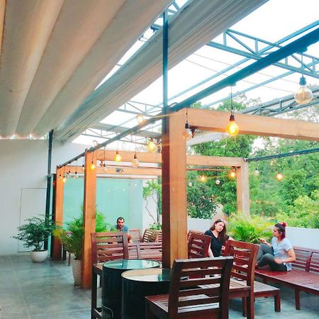 Aura Thematic Hostel Phnom Penh Zewnętrze zdjęcie