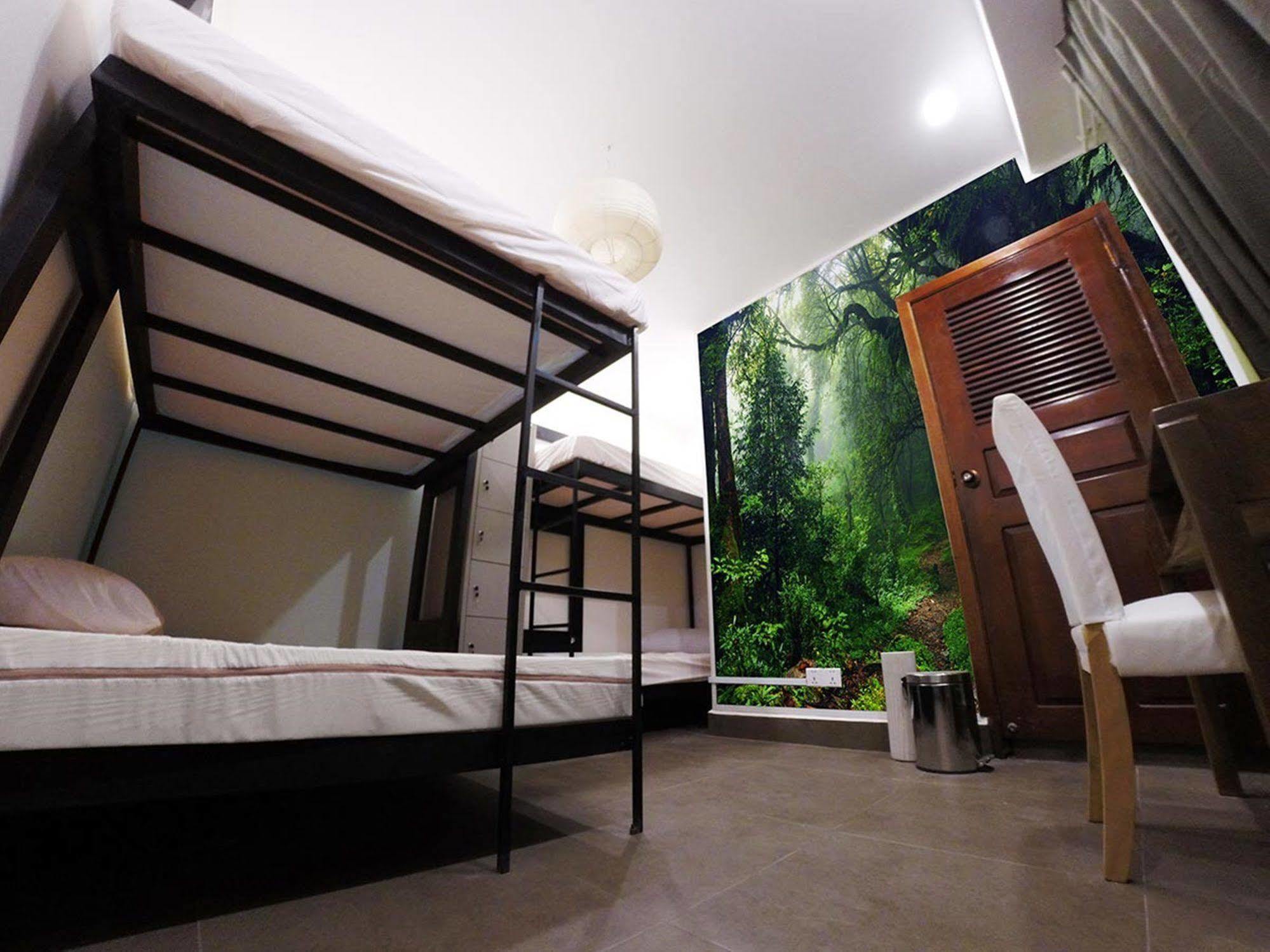 Aura Thematic Hostel Phnom Penh Zewnętrze zdjęcie
