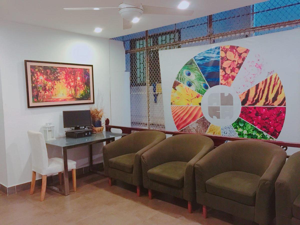 Aura Thematic Hostel Phnom Penh Zewnętrze zdjęcie