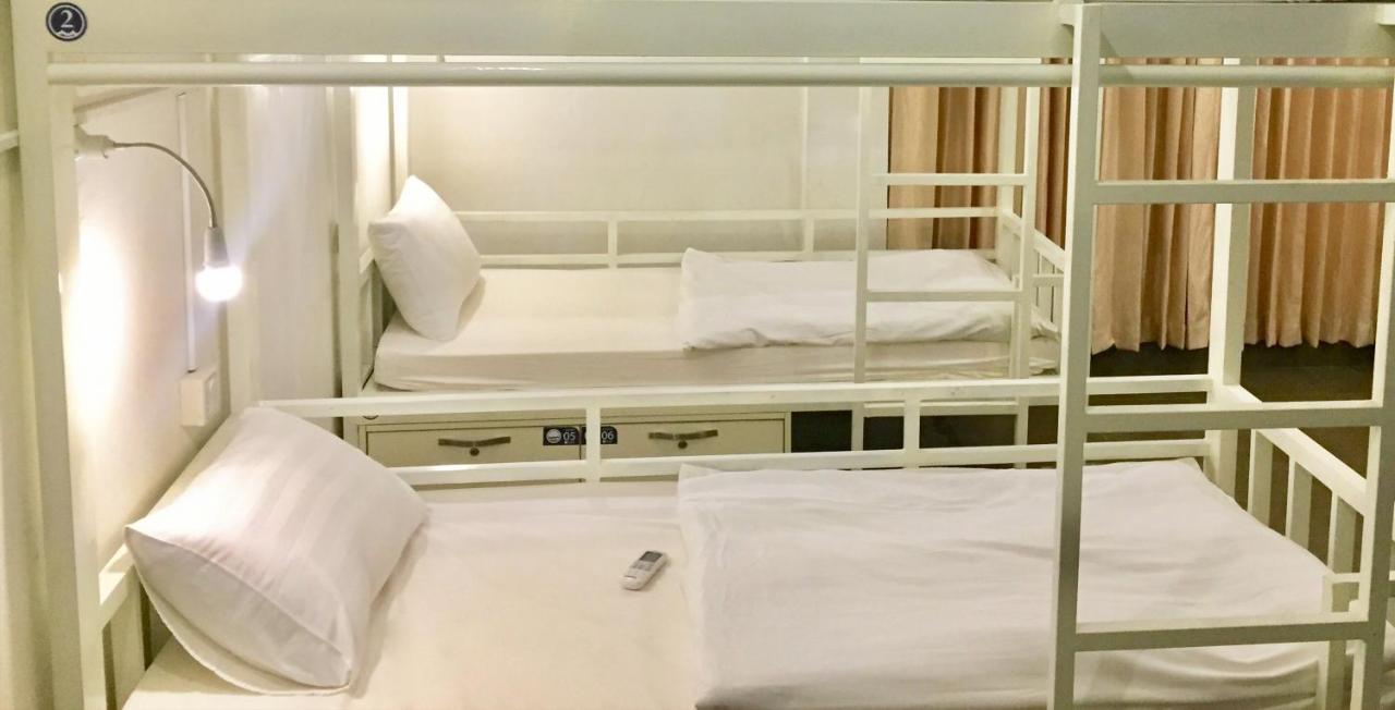 Aura Thematic Hostel Phnom Penh Zewnętrze zdjęcie