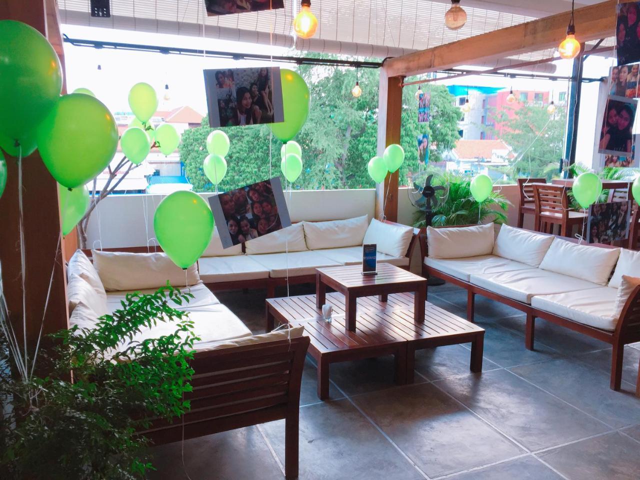 Aura Thematic Hostel Phnom Penh Zewnętrze zdjęcie